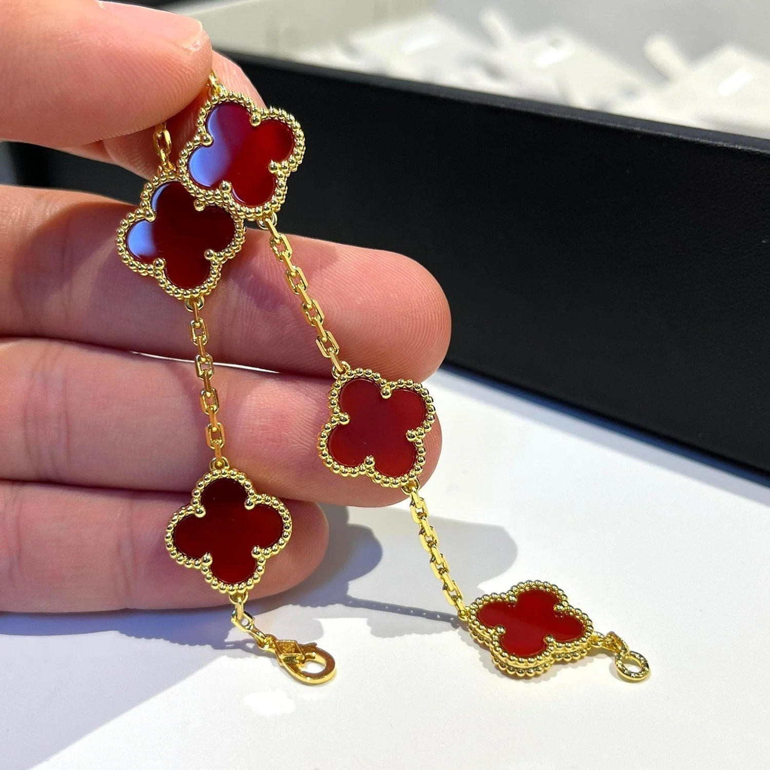 [Van Cleef & Arpels] 5 MOTIFS RED AGATE  BRACELET