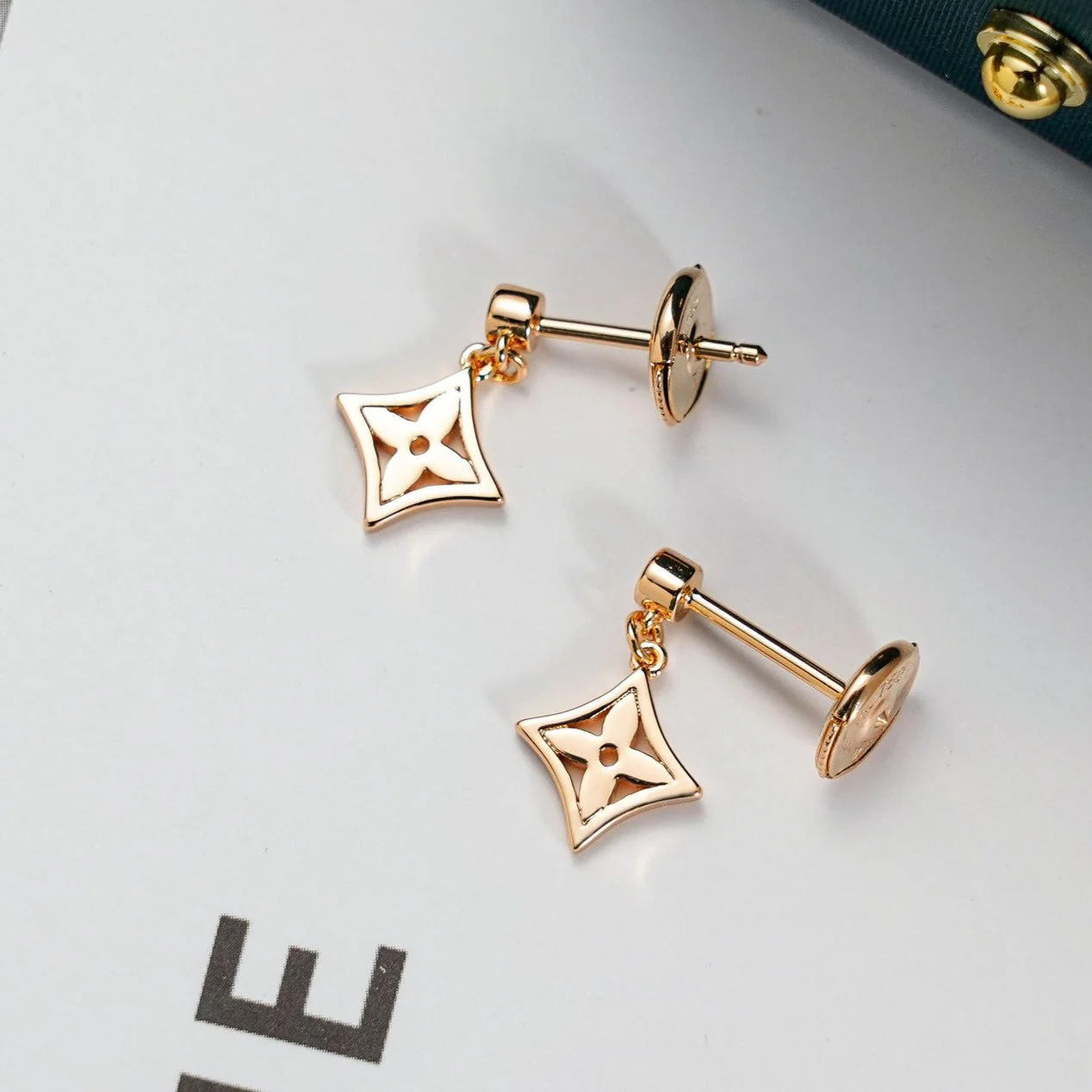 [Louis vuitton]STAR EARRINGS GOLD