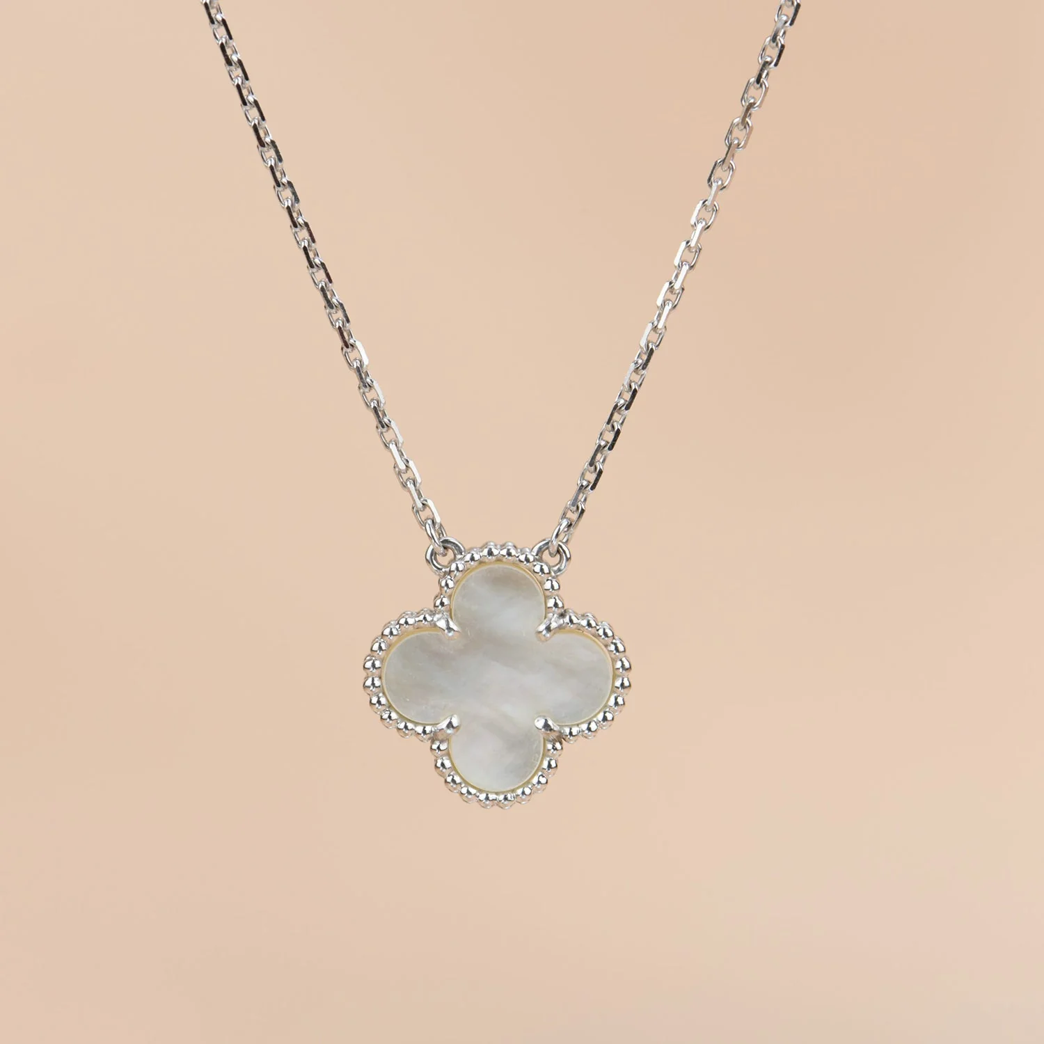 [Van Cleef & Arpels]  15MM WHITE MOTHER-OF-PEARL SILVER