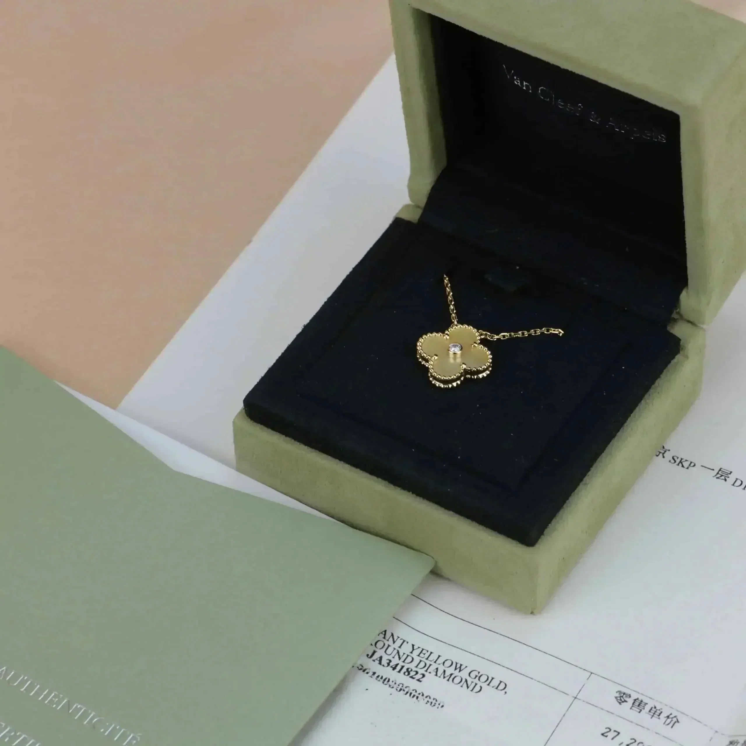 [Van Cleef & Arpels] 15MM DIAMOND GOLD MOTHER OF PEARL NECKLACE