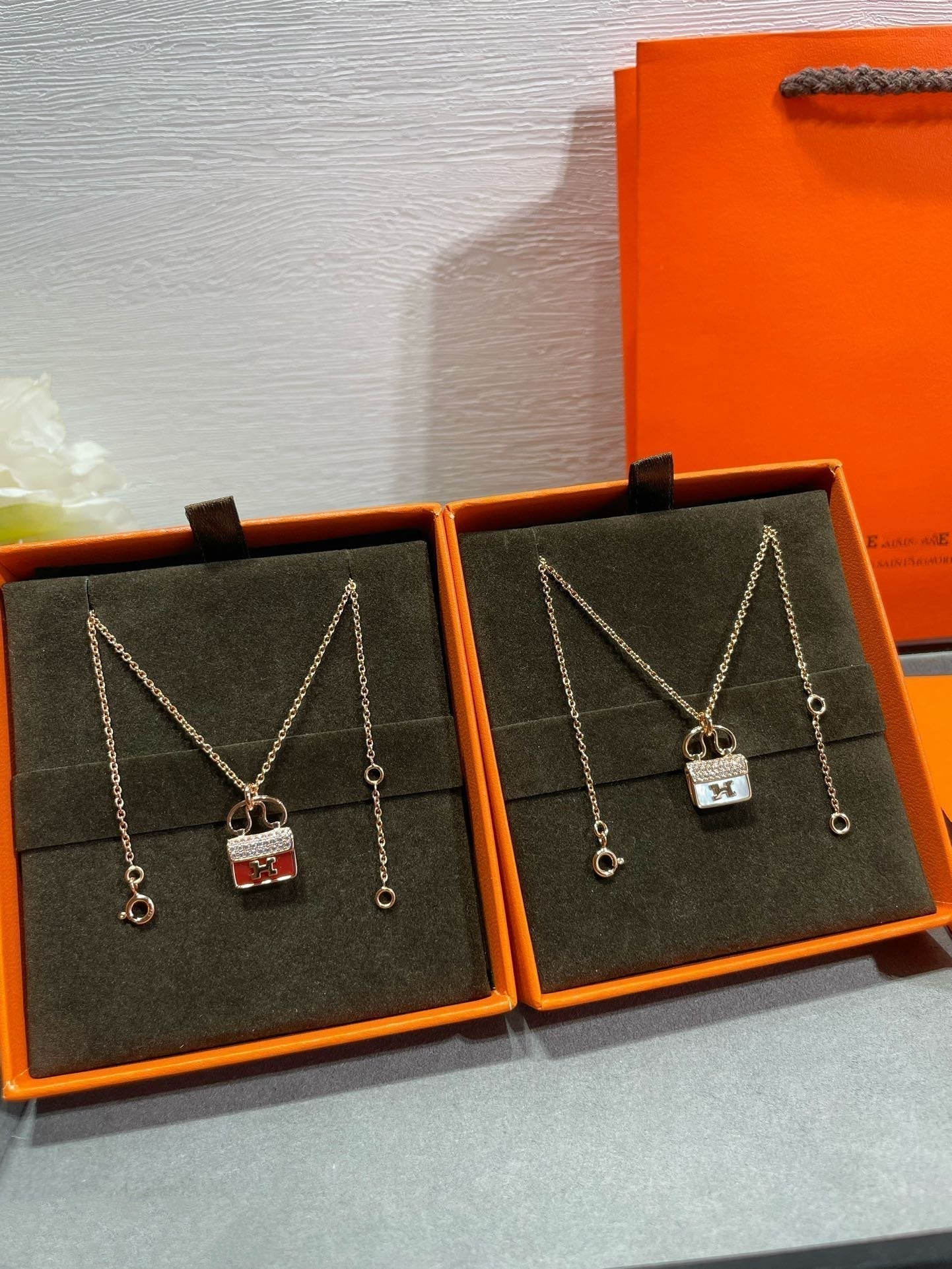 [Hermes]H CIRCE MOISSANITE PENDANT NECKLACE GOLD