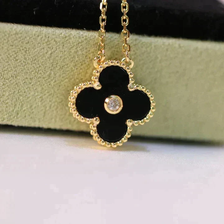 [Van Cleef & Arpels] 15MM DIAMOND ONYX NECKLACE