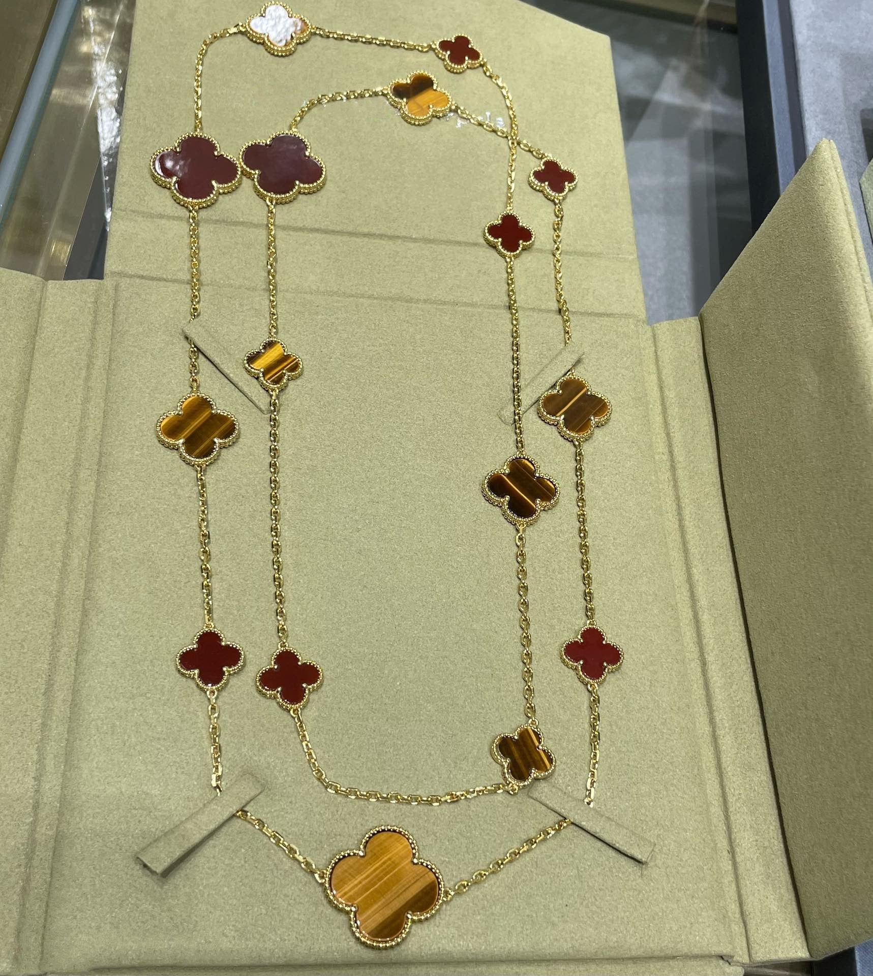 [Van Cleef & Arpels] 16 MOTIF CARNELIAN TIGER EYE ROSE GOLD NECKLACE