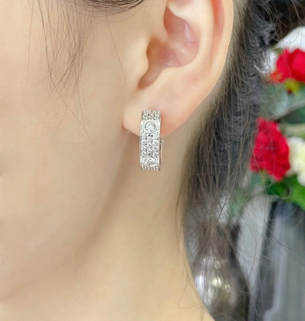 [Cartier]LOVE 5.5MM DIAMOND PAVED EARRINGS