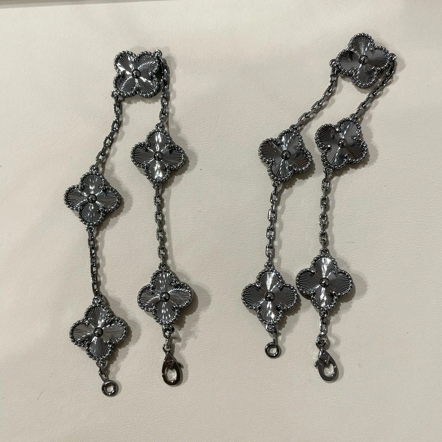 [Van Cleef & Arpels] 5 MOTIF BLACK BRACELET