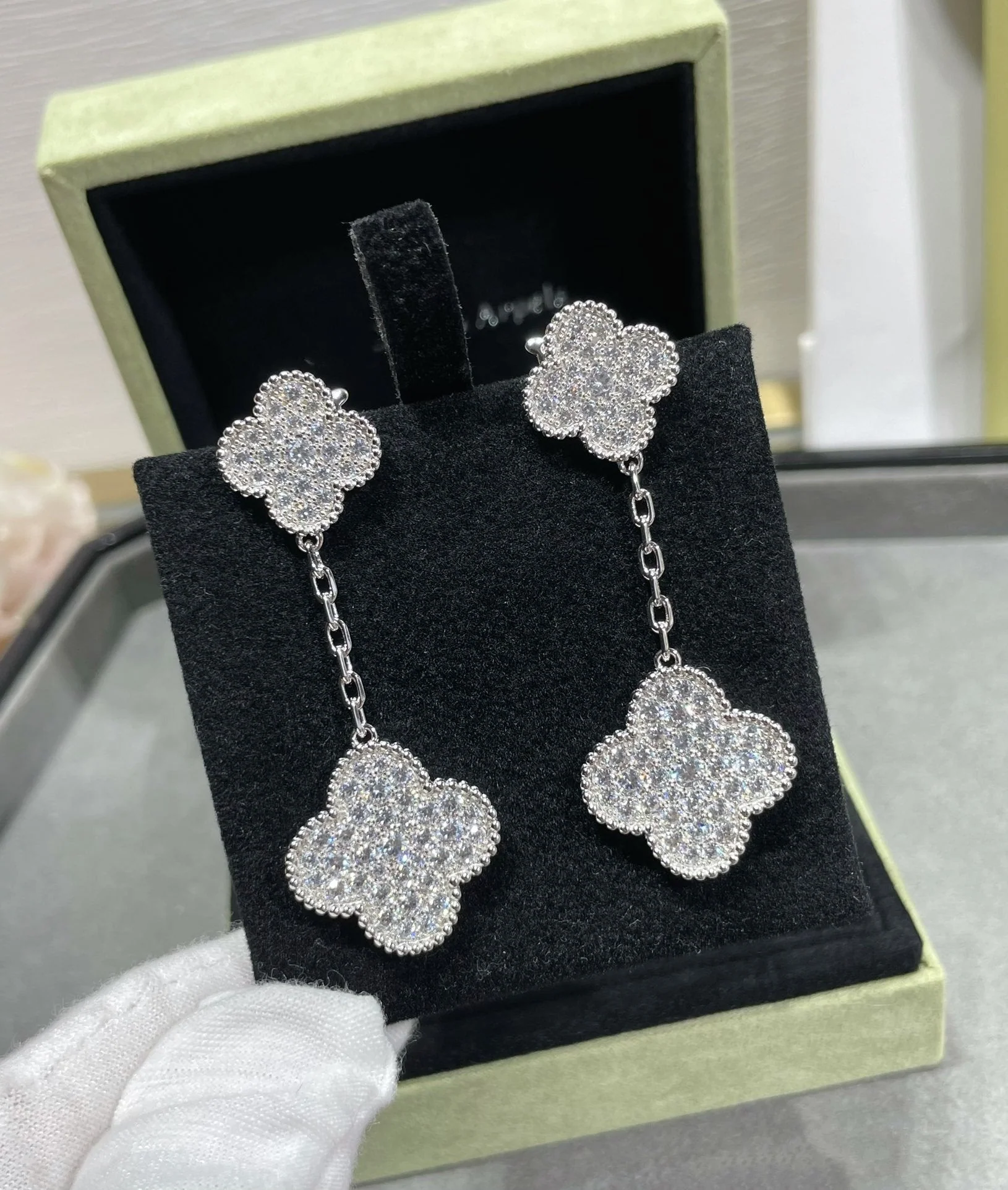 [Van Cleef & Arpels] 2 MOTIFS DIAMOND PAVED SILVER EARRINGS