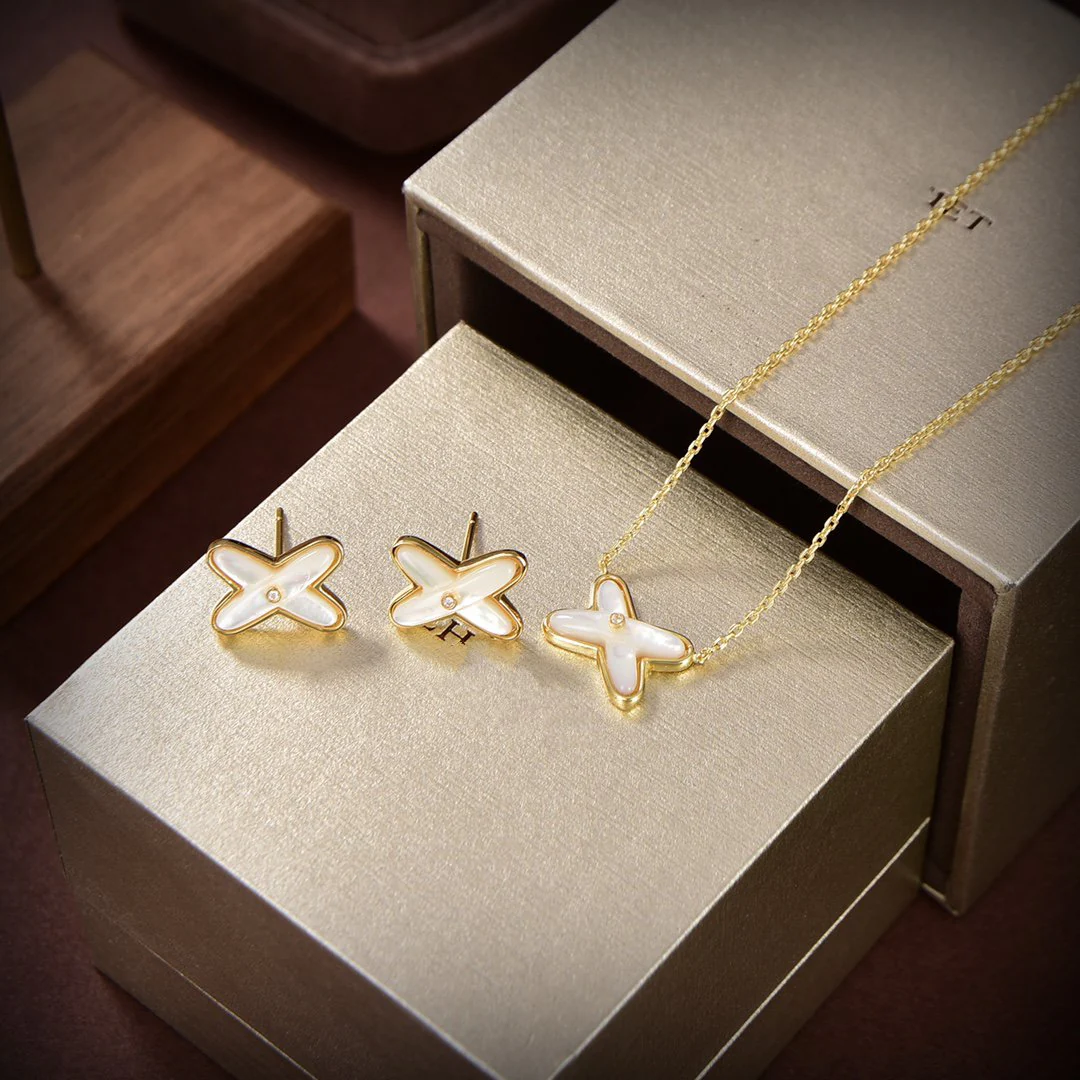 [Chaumet]JEUX DE WHITE MOP GOLD DIAMOND EARRINGS