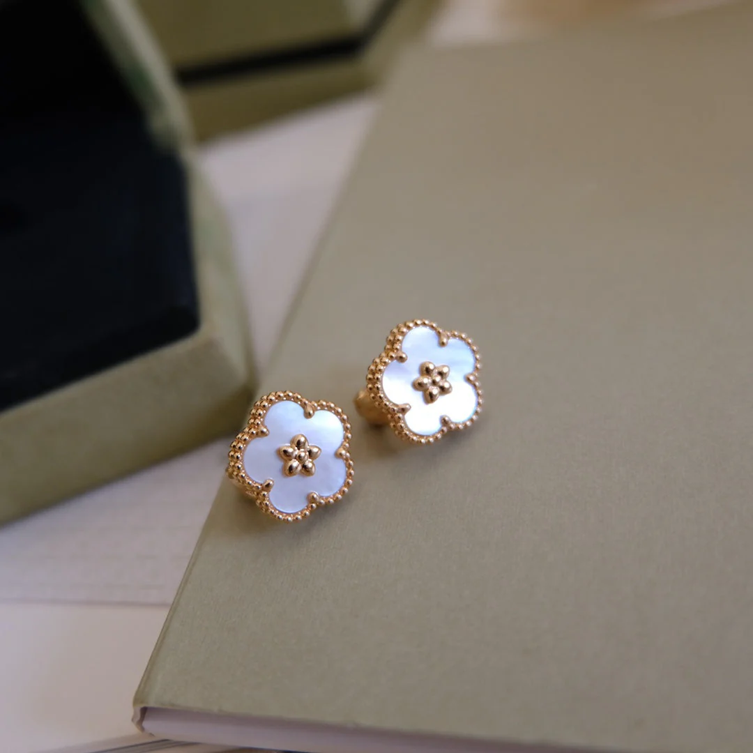[Van Cleef & Arpels]LUCKY PINK GOLD WHITE MOP EARRINGS