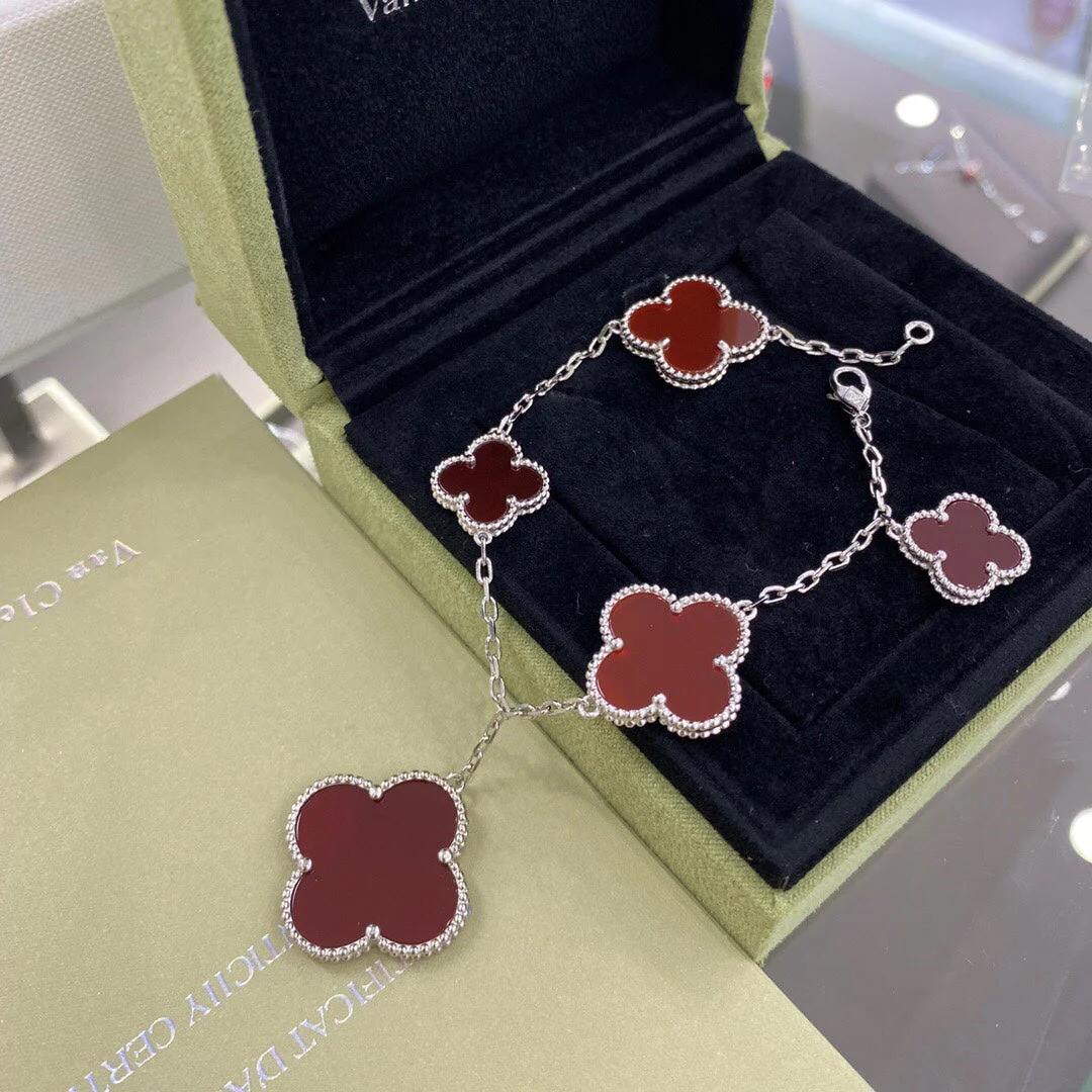 [Van Cleef & Arpels] 5 MOTIFS SIVLER CARNELIAN BRACELET