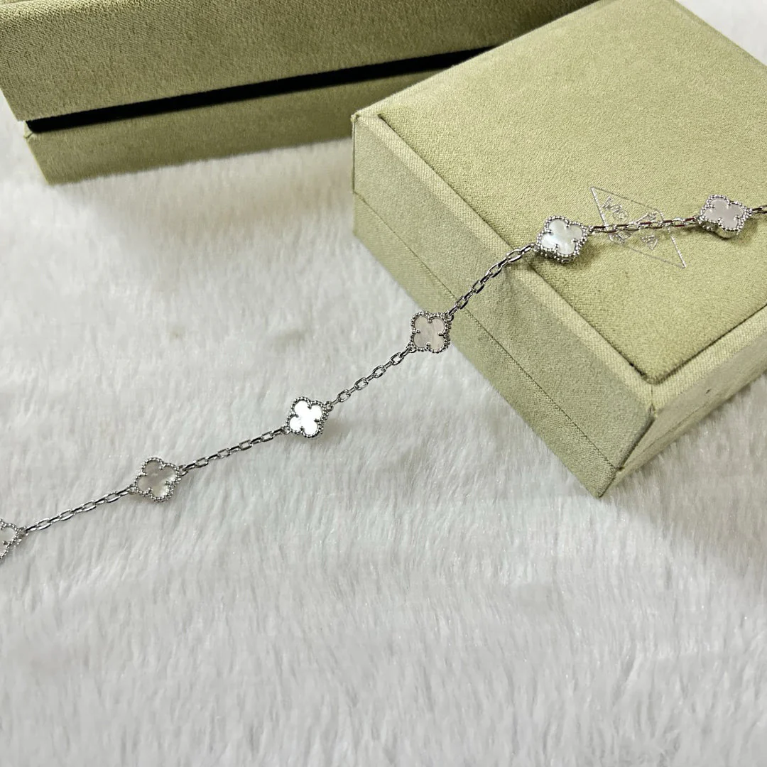 [Van Cleef & Arpels] 6 MOTIF WHITE MOP BRACELET