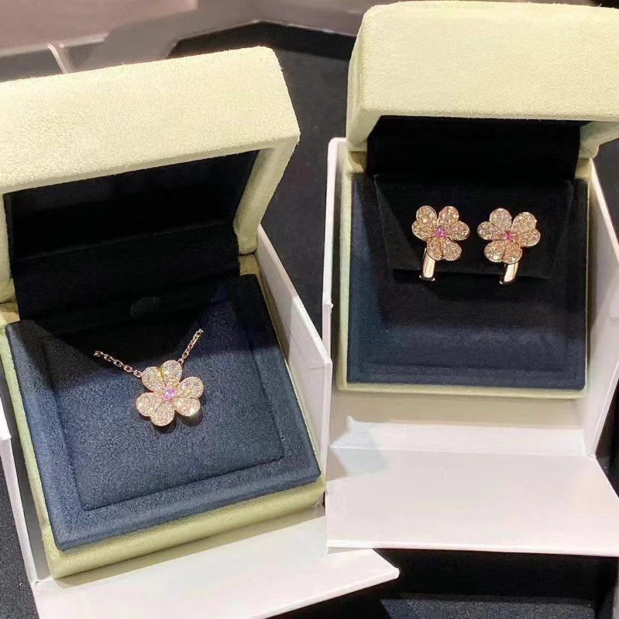 [Van Cleef & Arpels]FRIVOLE ROSE GOLD FLOWER DIAMOND NECKLACE