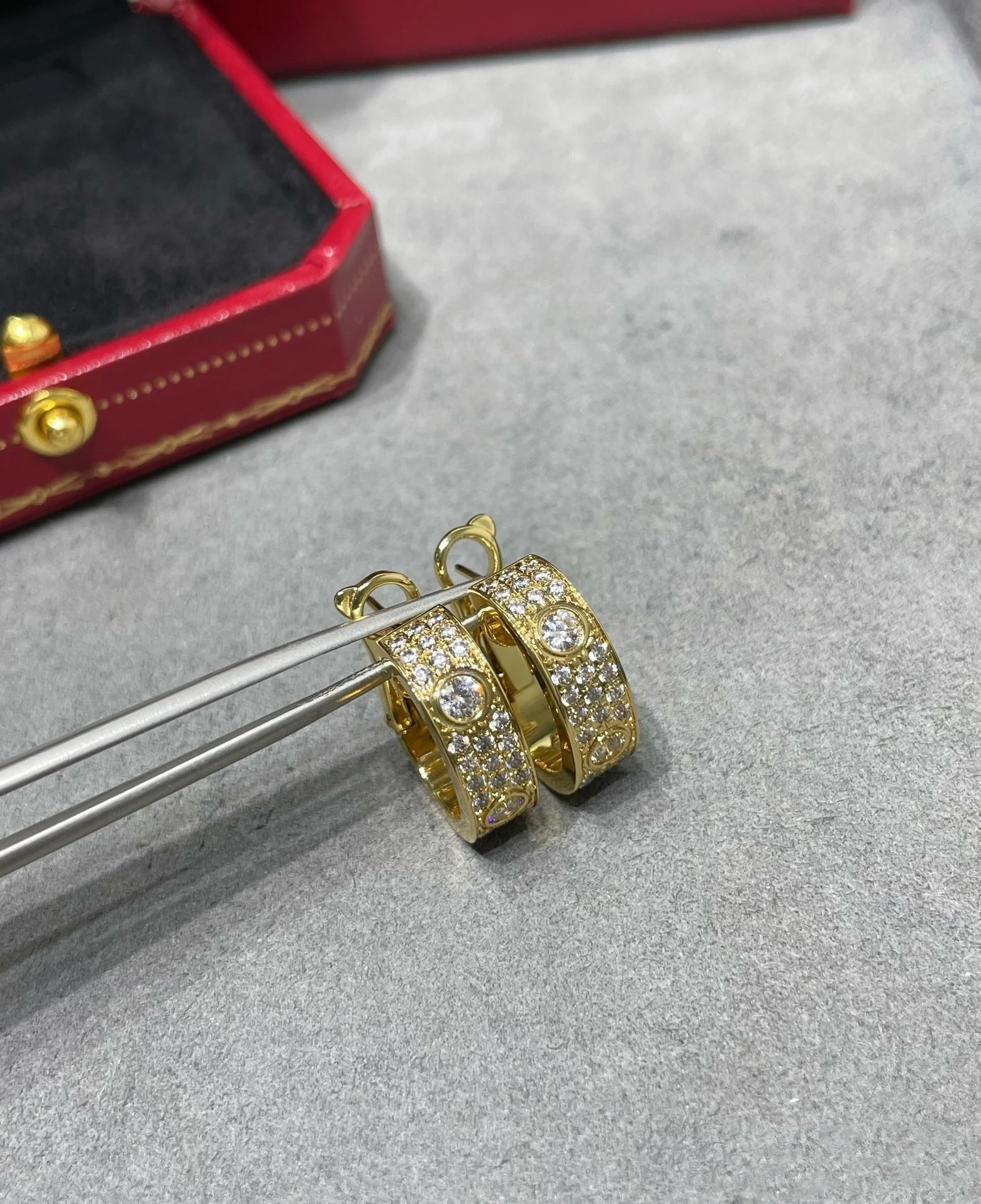 [Cartier]LOVE 5.5MM DIAMOND PAVED EARRINGS