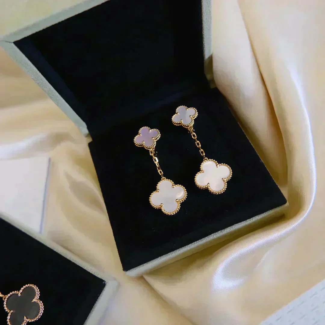 [Van Cleef & Arpels] 2 MOTIF WHITE MOP EARRINGS
