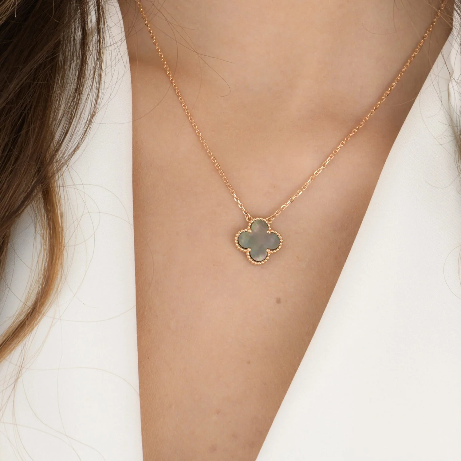 [Van Cleef & Arpels] 15MM  GRAY MOTHER OF PEARL NECKLACE