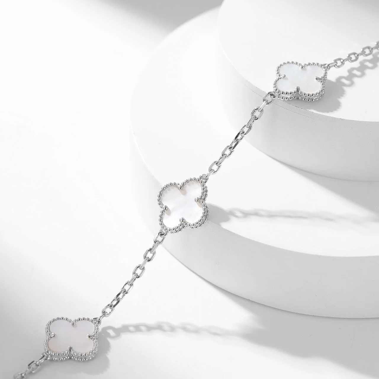[Van Cleef & Arpels] 10 MOTIFS WHITE MOTHER OF PEARL NECKLACE