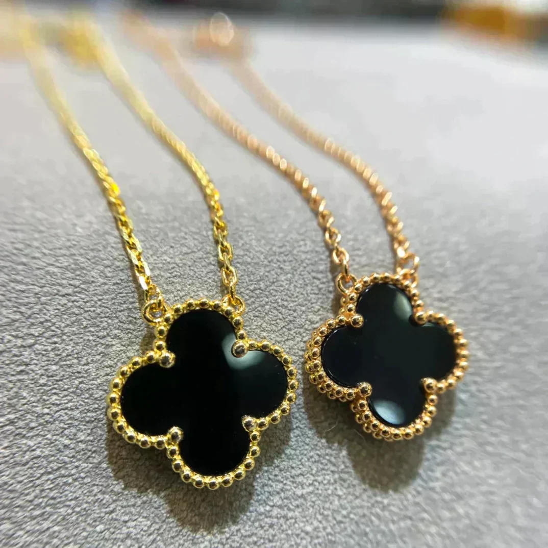 [Van Cleef & Arpels] 15MM BLACK ONYX SINGLE FLOWER NECKLACE