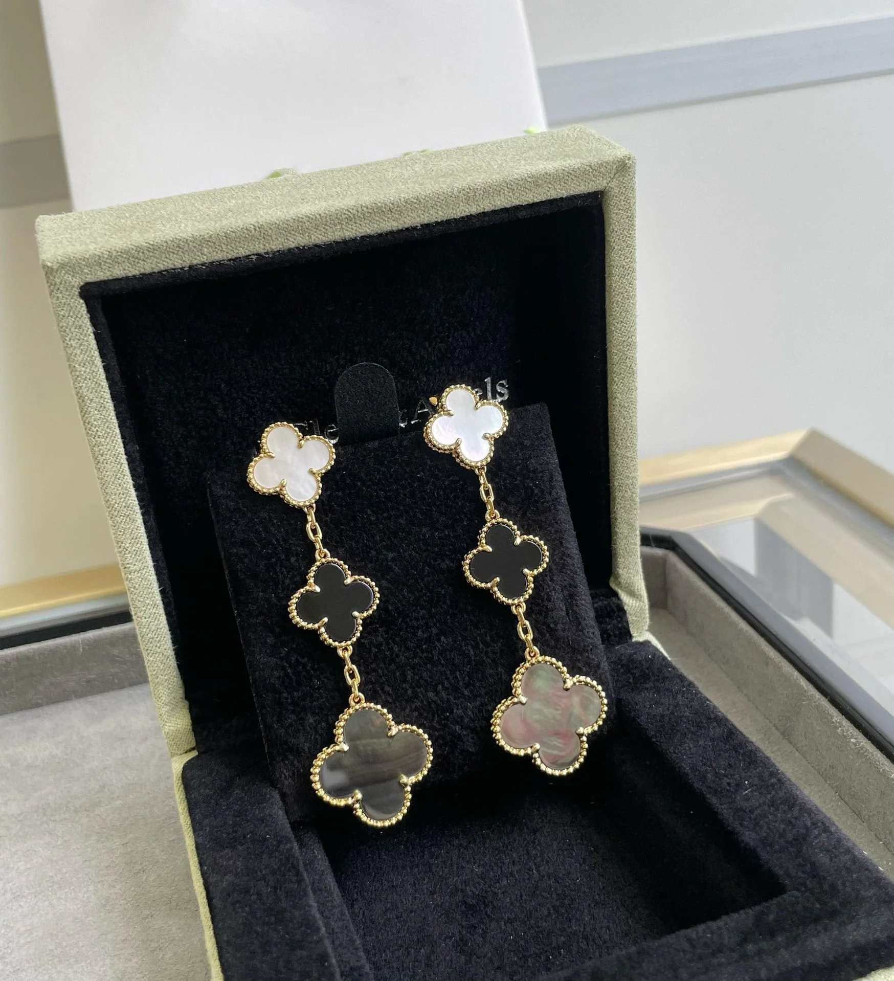 [Van Cleef & Arpels] 3 MOTIF MOP ONYX DARK MOP PINK GOLD EARRINGS