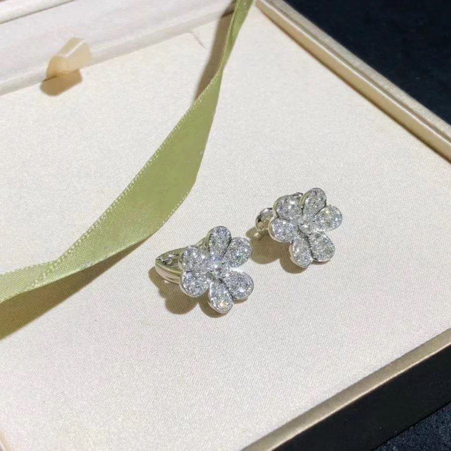 [Van Cleef & Arpels]FRIVOLE SILVER FLOWER DIAMOND EARRINGS