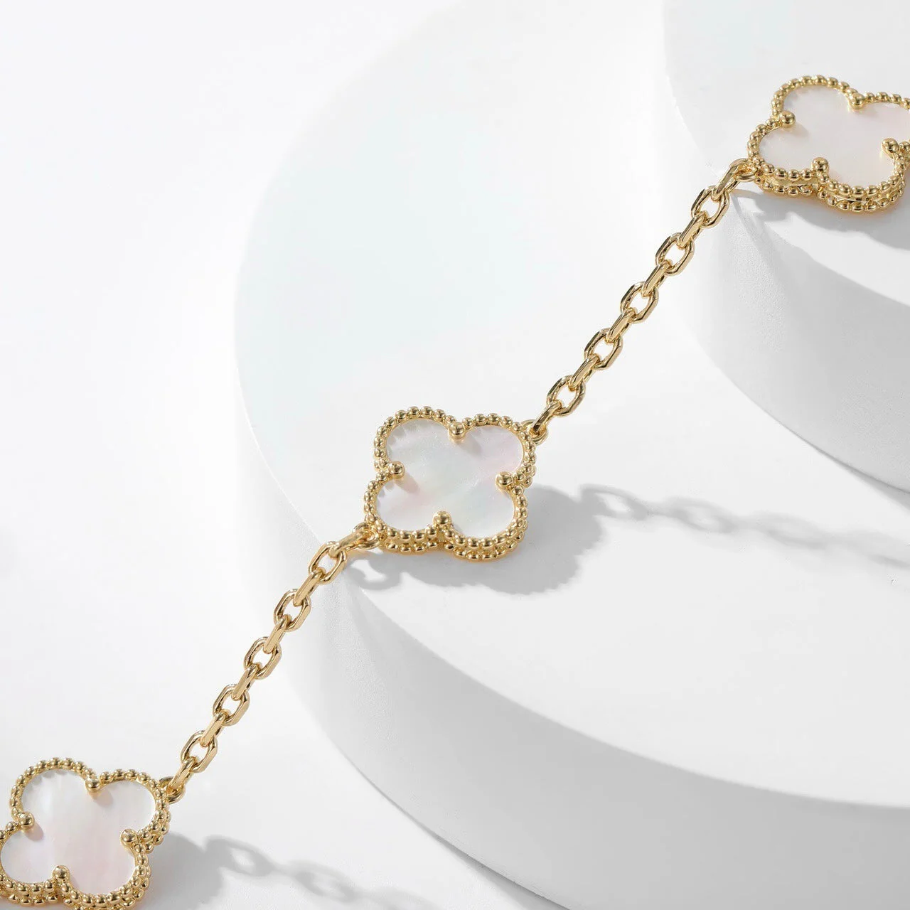 [Van Cleef & Arpels] 10 MOTIFS WHITE MOTHER OF PEARL NECKLACE