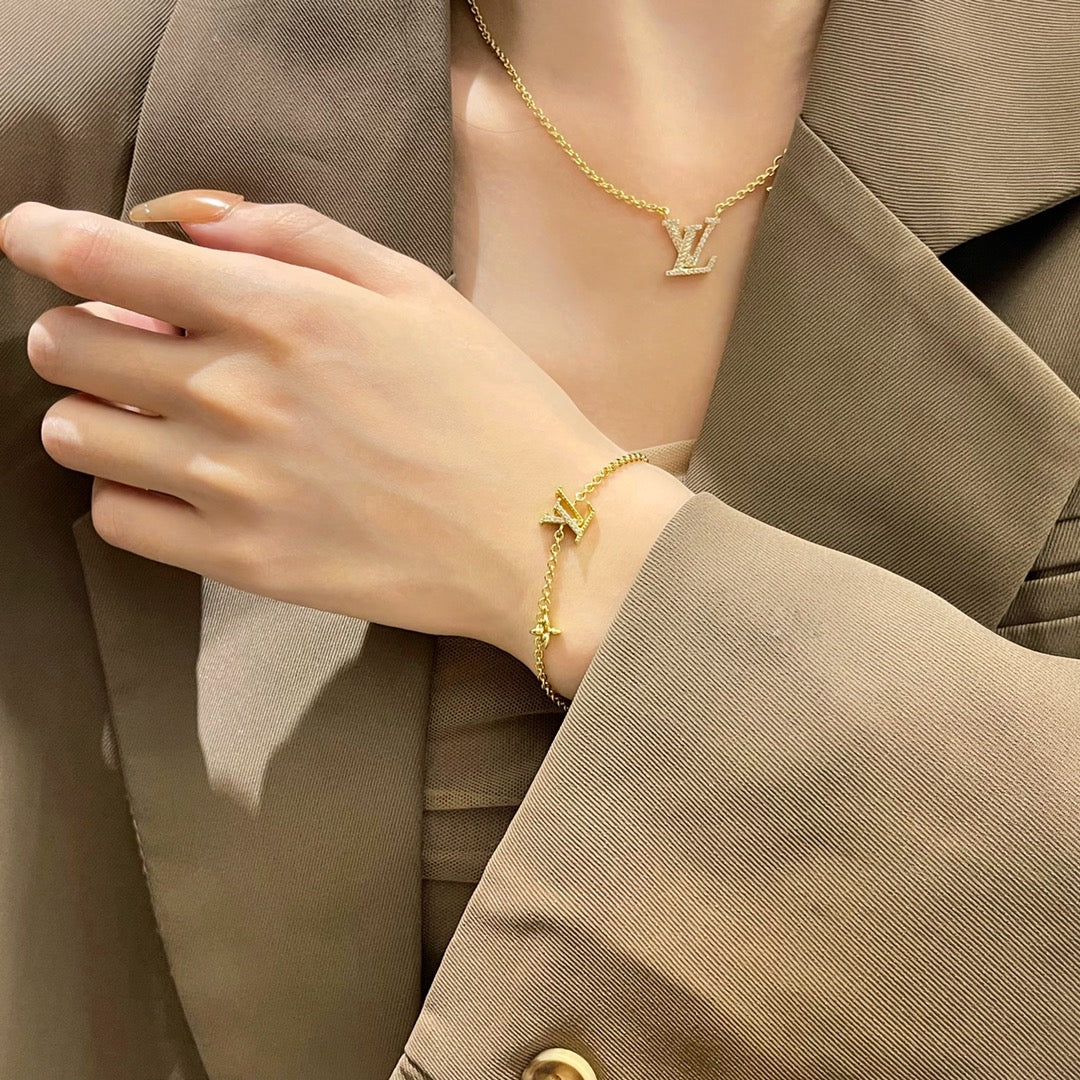 [Louis vuitton]LOGO STAR MOTIF GOLD BRACELET