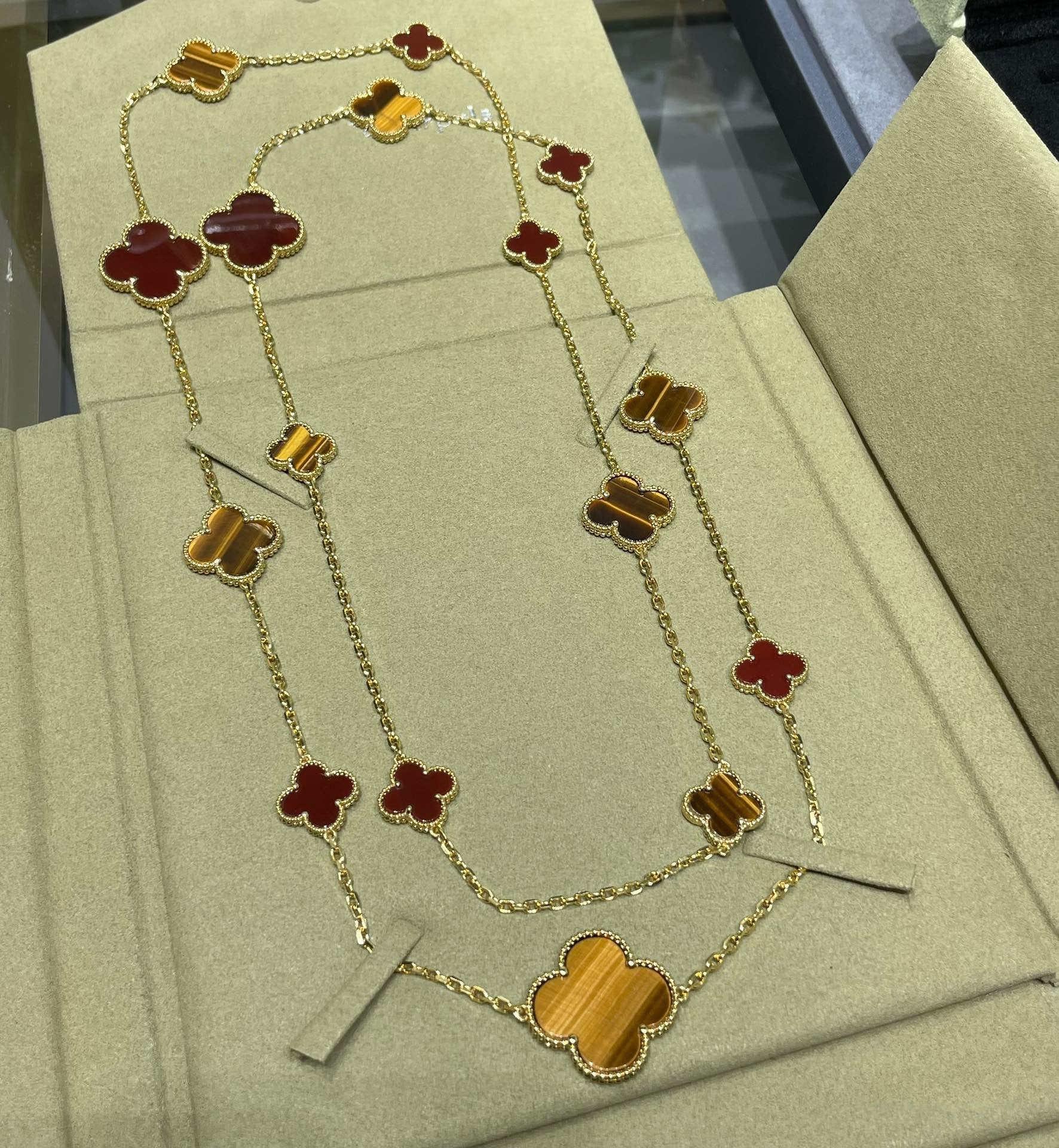 [Van Cleef & Arpels] 16 MOTIF CARNELIAN TIGER EYE ROSE GOLD NECKLACE
