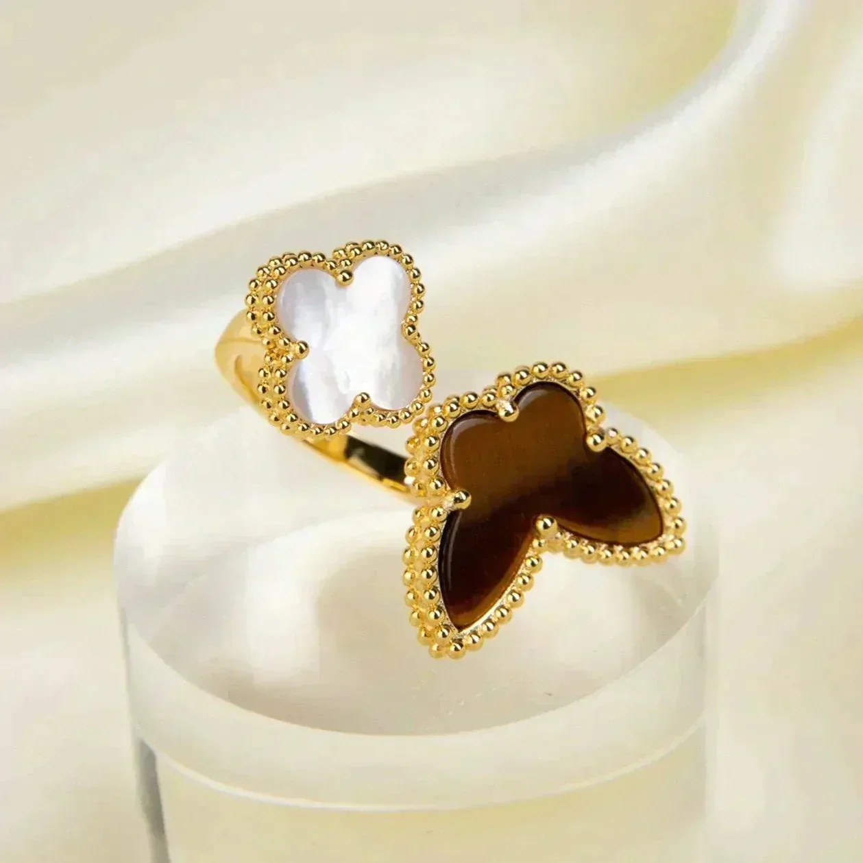 [Van Cleef & Arpels]LUCKY BETWEEN THE FINGER RING