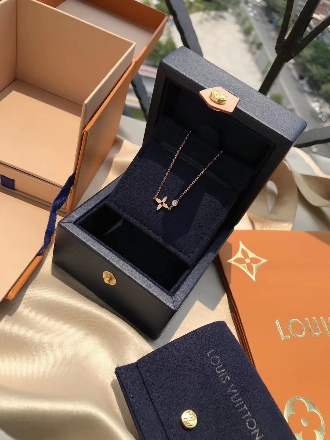 [Louis vuitton]BLOSSOM PENDANT PINK GOLD AND DIAMOND