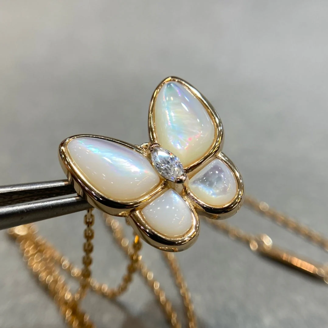 [Van Cleef & Arpels]BUTTERFLY MOP DIAMOND NECKLACE
