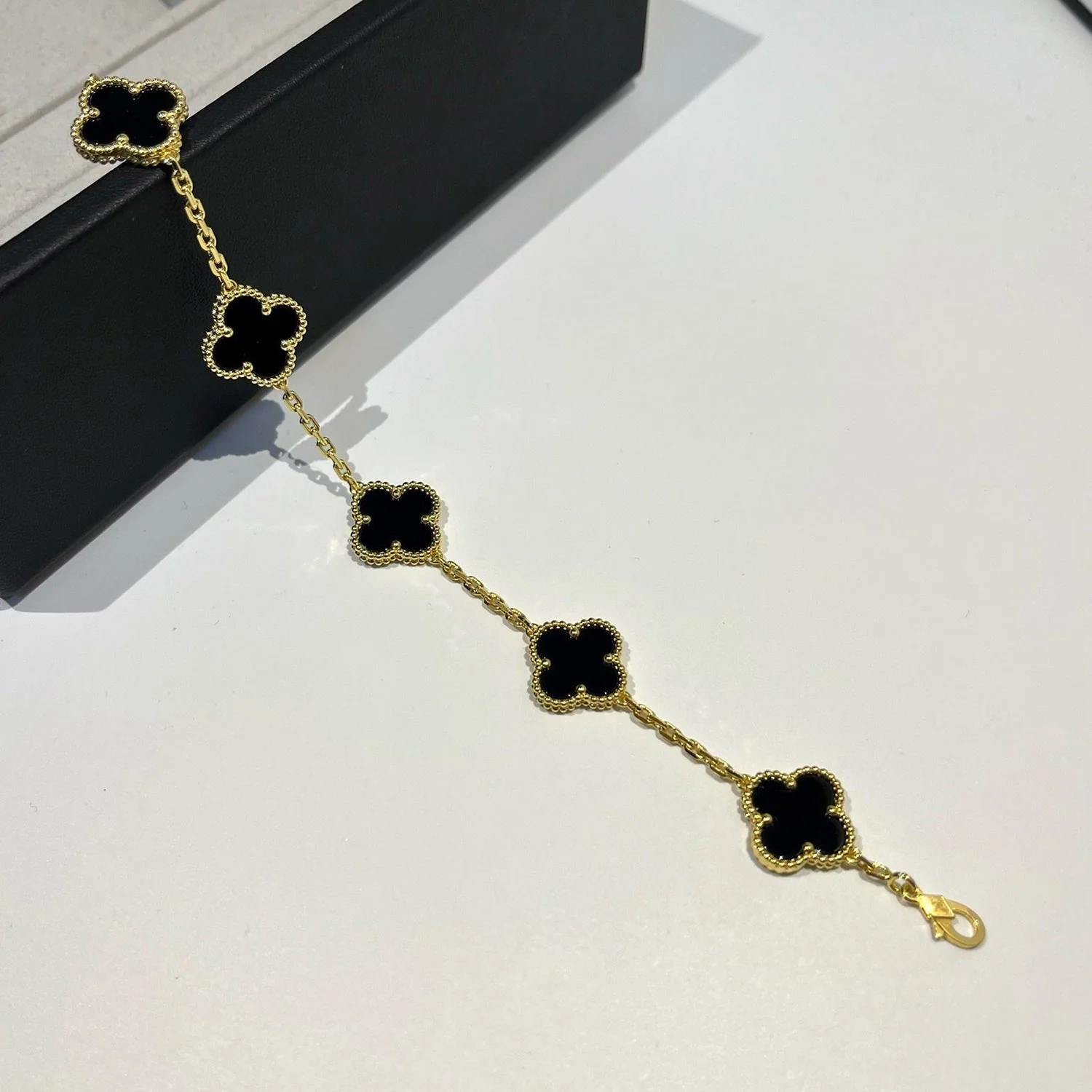 [Van Cleef & Arpels]  5 MOTIFS BLACK ONYX BRACELET