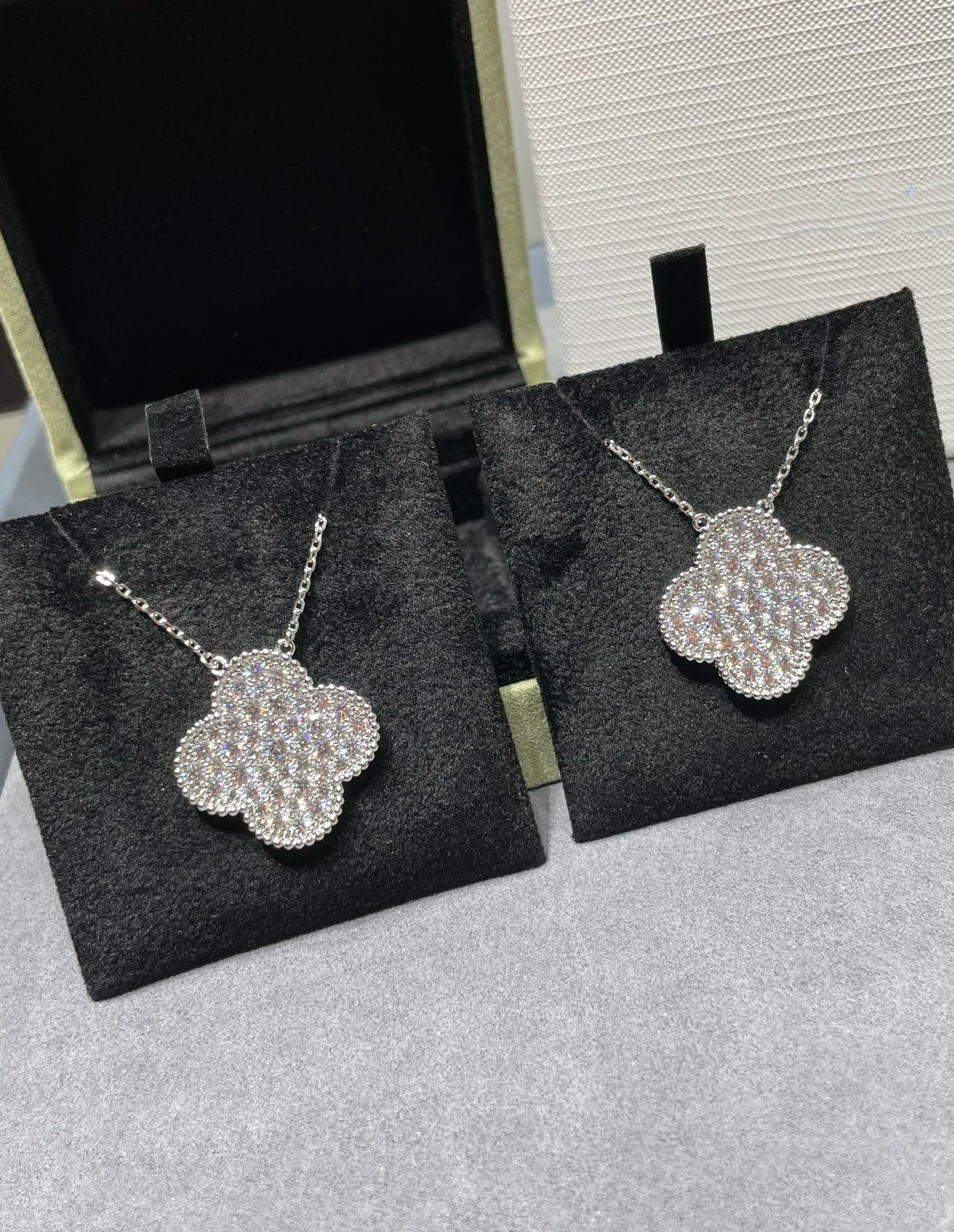 [Van Cleef & Arpels] 25MM LARGE PENDANT DIAMOND PAVED SILVER NECKLACE