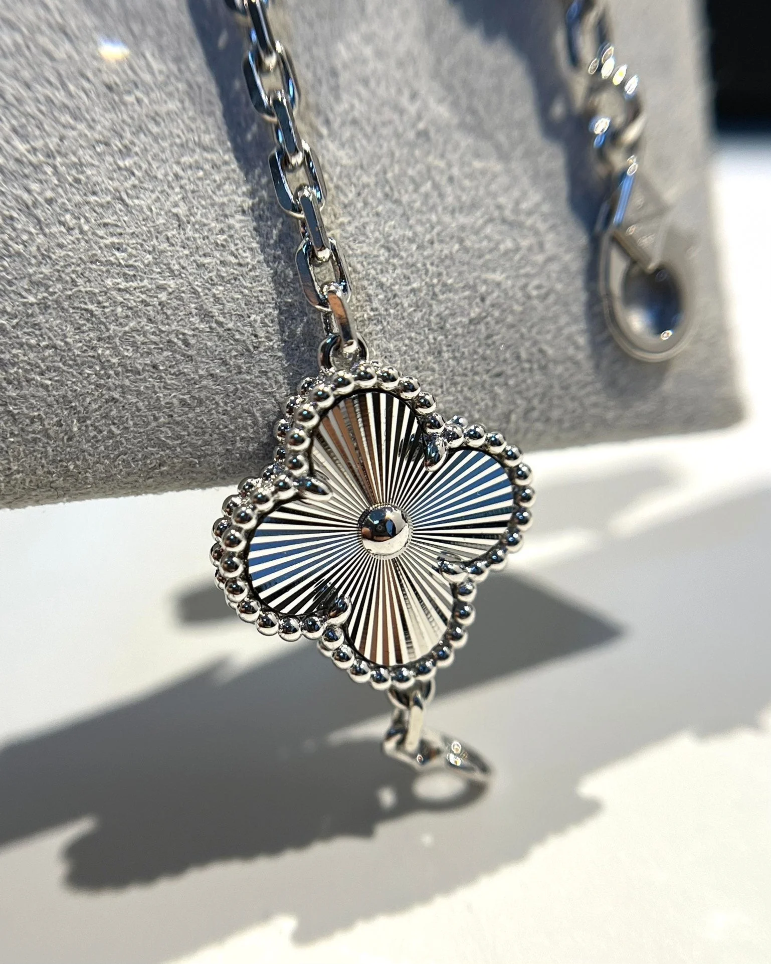 [Van Cleef & Arpels] 5 MOTIF SILVER DIAMOND BRACELET