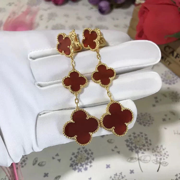 [Van Cleef & Arpels] 3 MOTIF CARNELIAN DROP EARRINGS