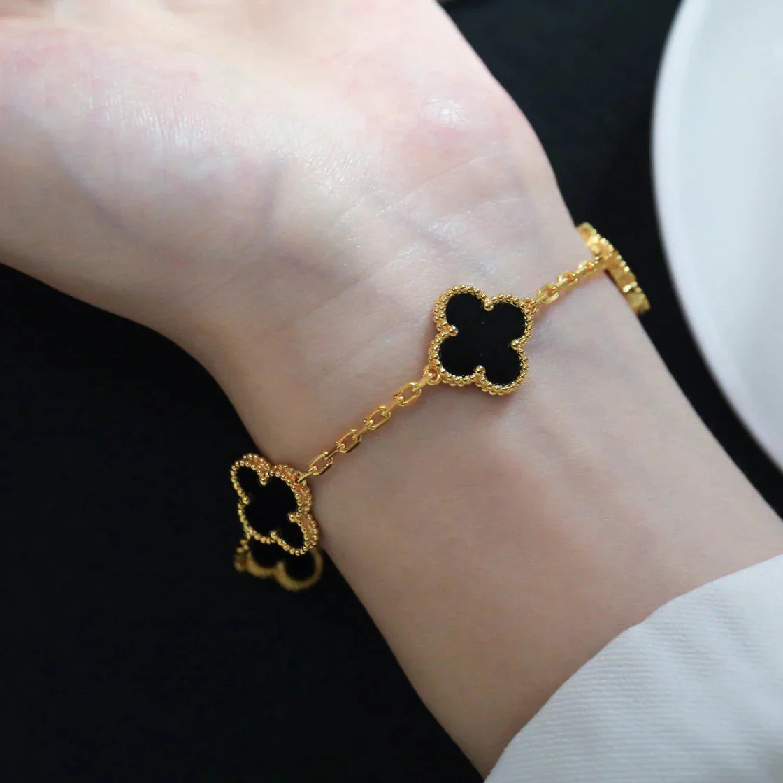 [Van Cleef & Arpels]  5 MOTIFS BLACK ONYX BRACELET