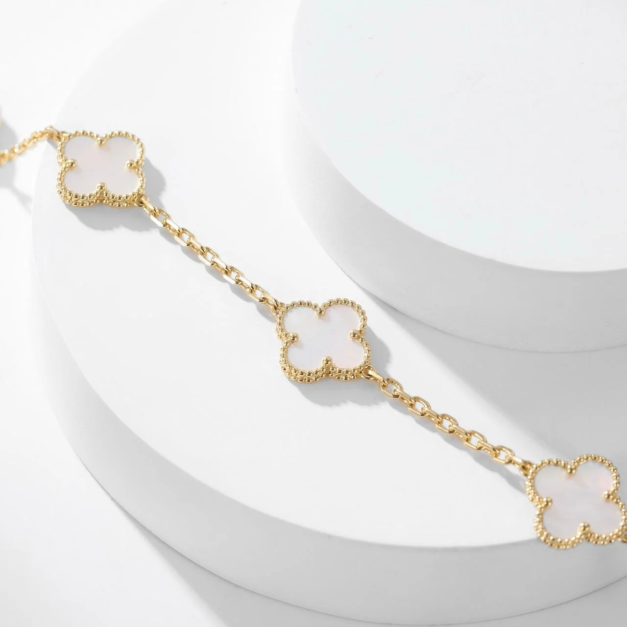 [Van Cleef & Arpels] 10 MOTIFS WHITE MOTHER OF PEARL NECKLACE