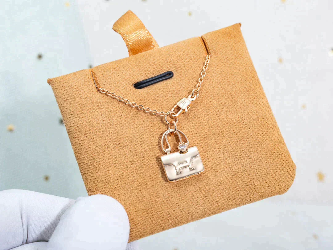 [Hermes]AMULETTE PEDANT ROSE GOLD NECKLACE