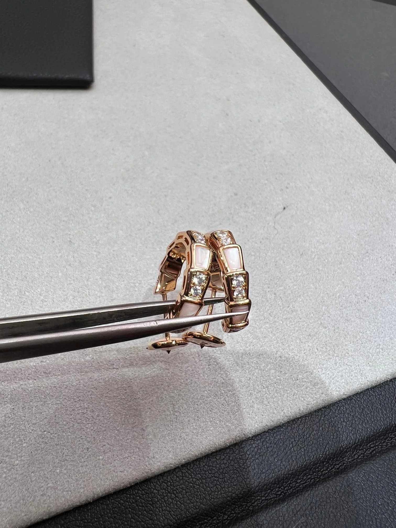 [Bulgari]SERPENTI MOP PINK GOLD EARRINGS
