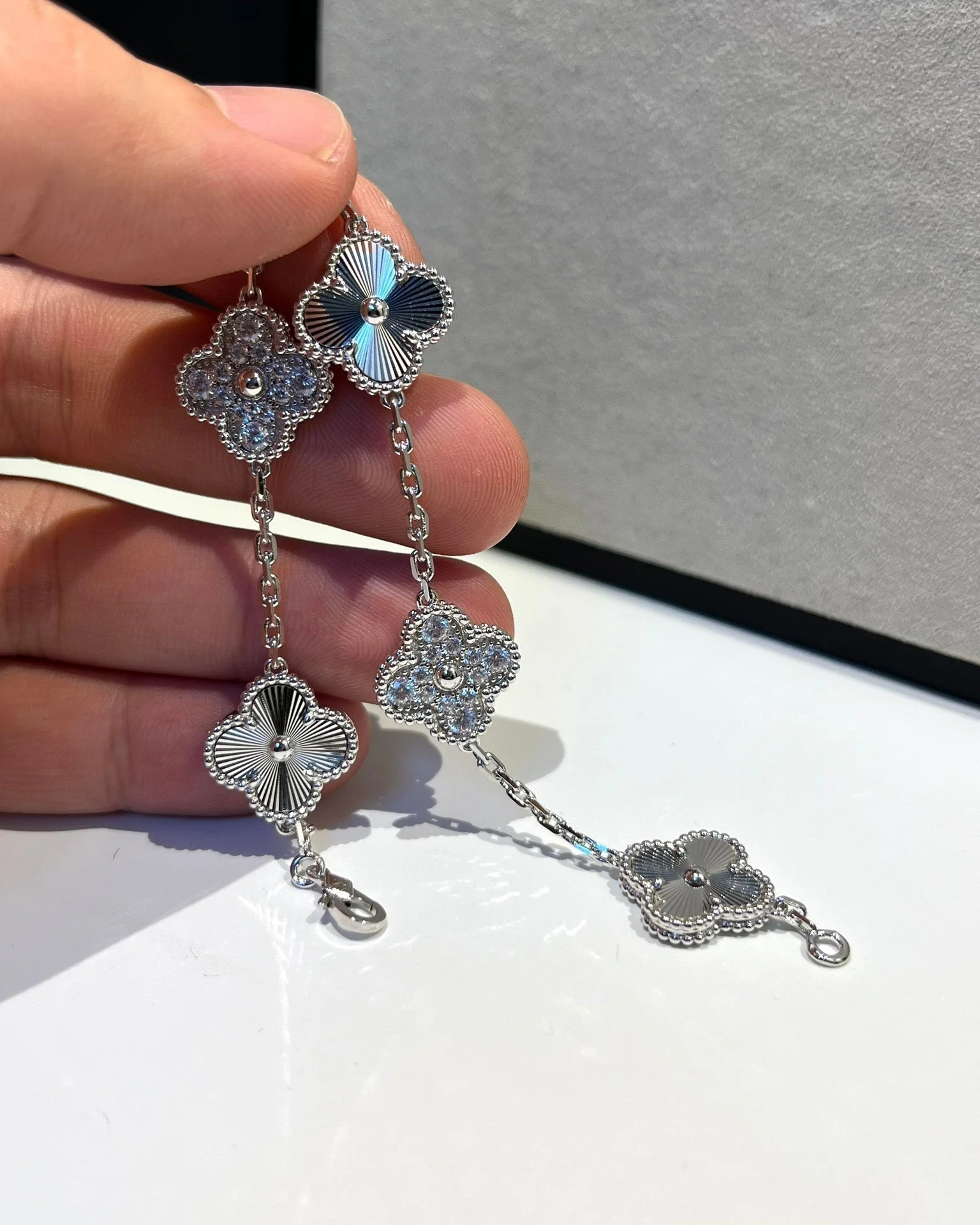 [Van Cleef & Arpels] 5 MOTIF SILVER DIAMOND BRACELET