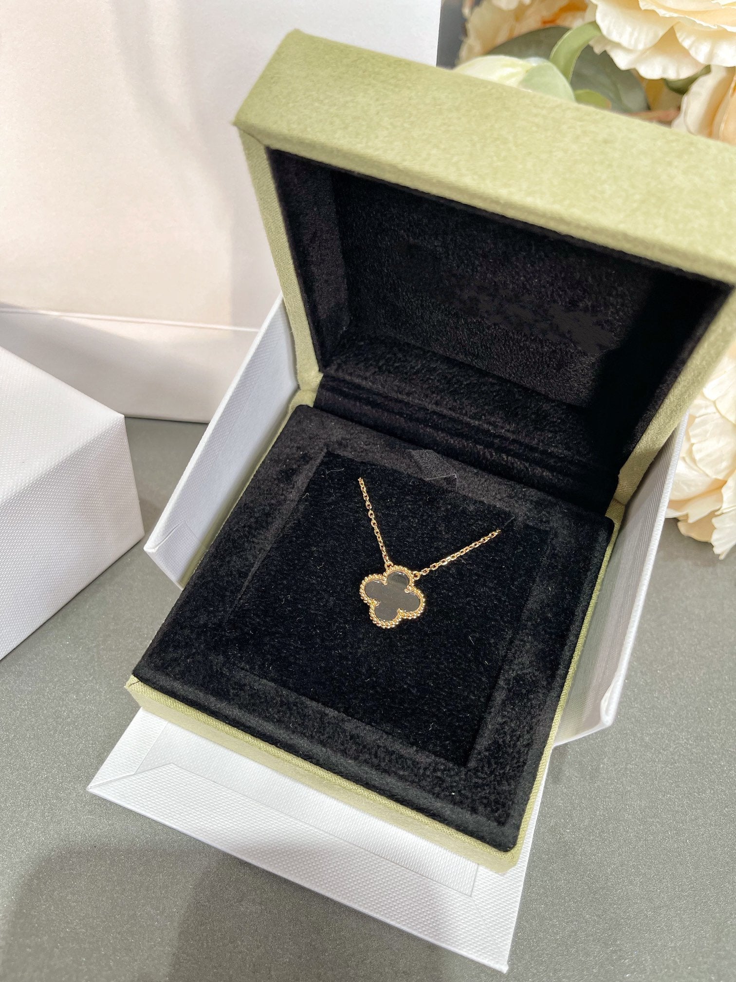 [Van Cleef & Arpels] ROCK CRYSTAL ROSE GOLD NECKLACE