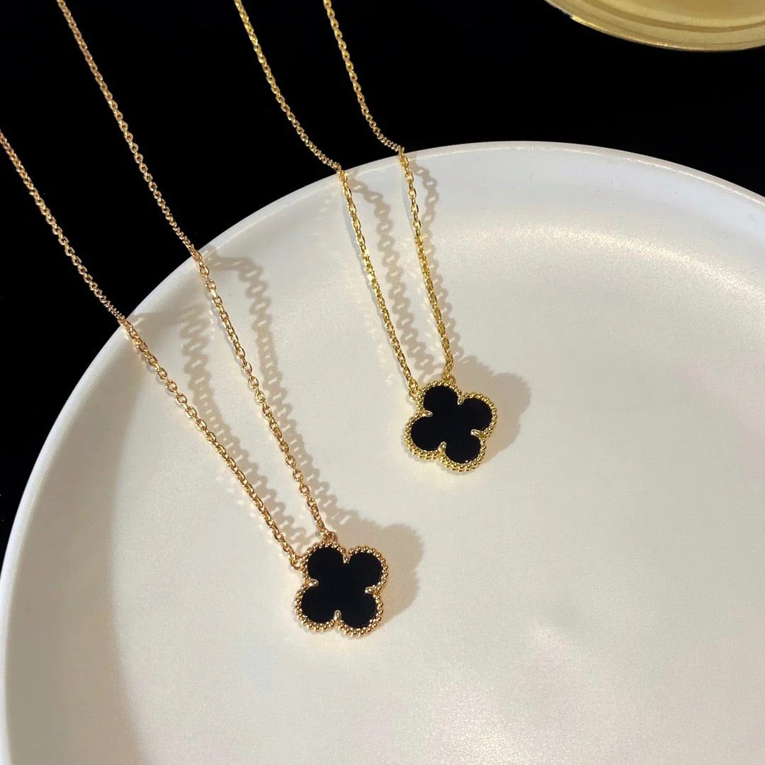 [Van Cleef & Arpels] 15MM BLACK ONYX SINGLE FLOWER NECKLACE