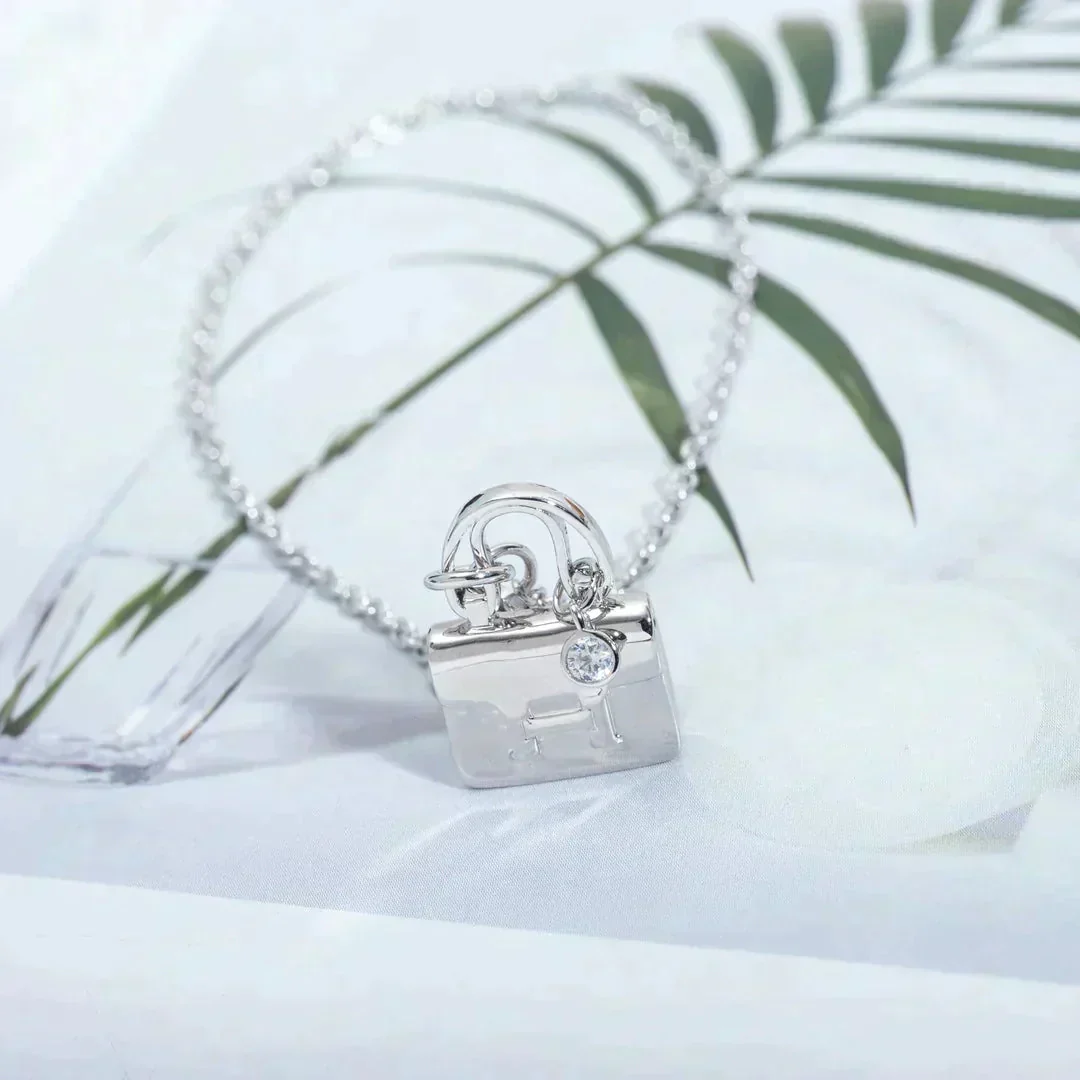 [Hermes]AMULETTE PEDANT SILVER NECKLACE