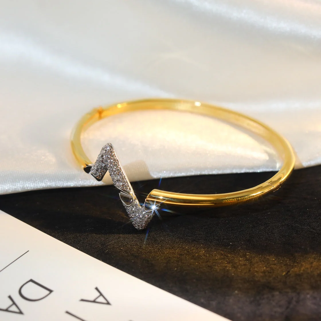 [Louis vuitton]VOLTE UPSITE DOWN GOLD DIAMOND BRACELET