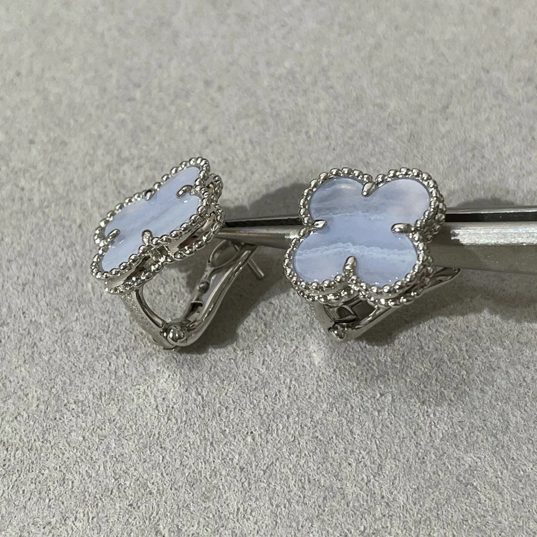 [Van Cleef & Arpels] CHALCEDONY SILVER STUD EARRINGS
