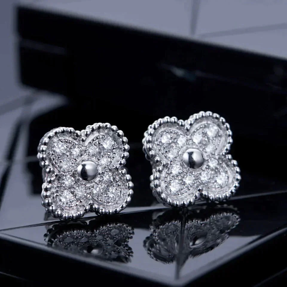 [Van Cleef & Arpels] 1 MOTIFS DIAMOND STUD EARRINGS SILVER