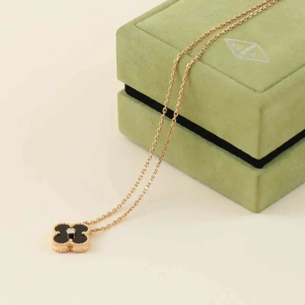 [Van Cleef & Arpels] 15MM DIAMOND ONYX NECKLACE