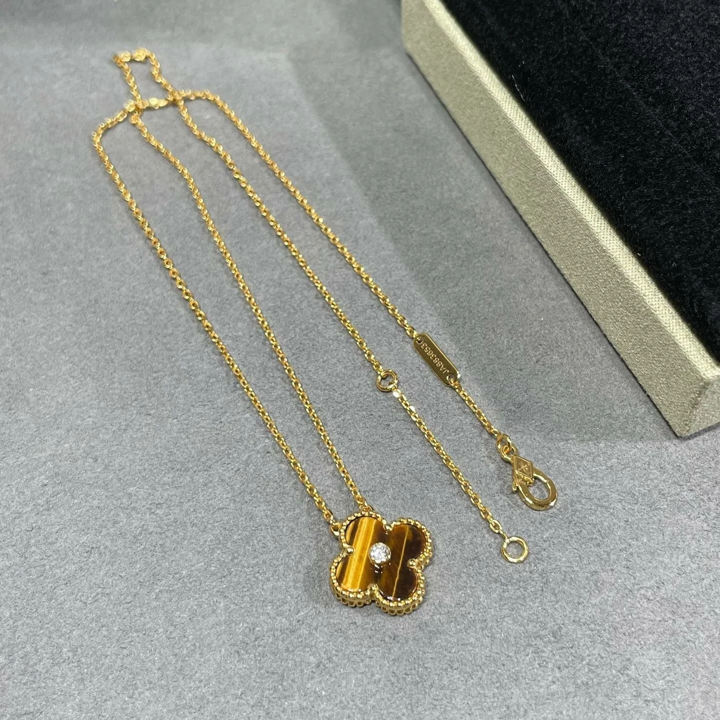 [Van Cleef & Arpels] 15MM DIAMOND AND YELLOW TIGER'S EYE AGATE necklace