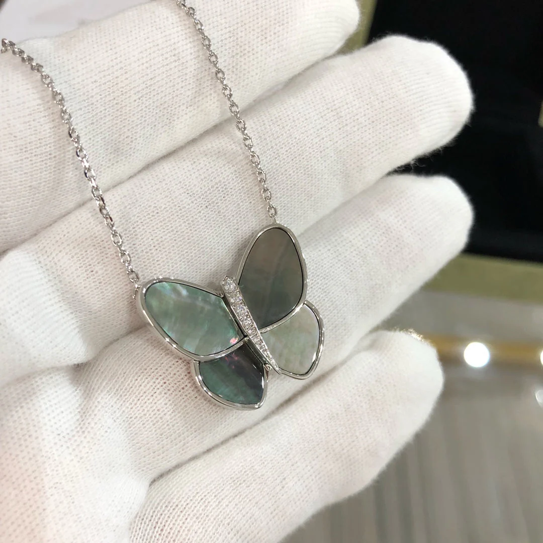 [Van Cleef & Arpels]LARGE BUTTERFLY SILVER PENDANT DIAMOND NECKLACE