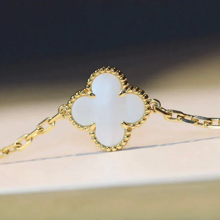 [Van Cleef & Arpels] 20 MOTIFS WHITE MOP NECKLACE