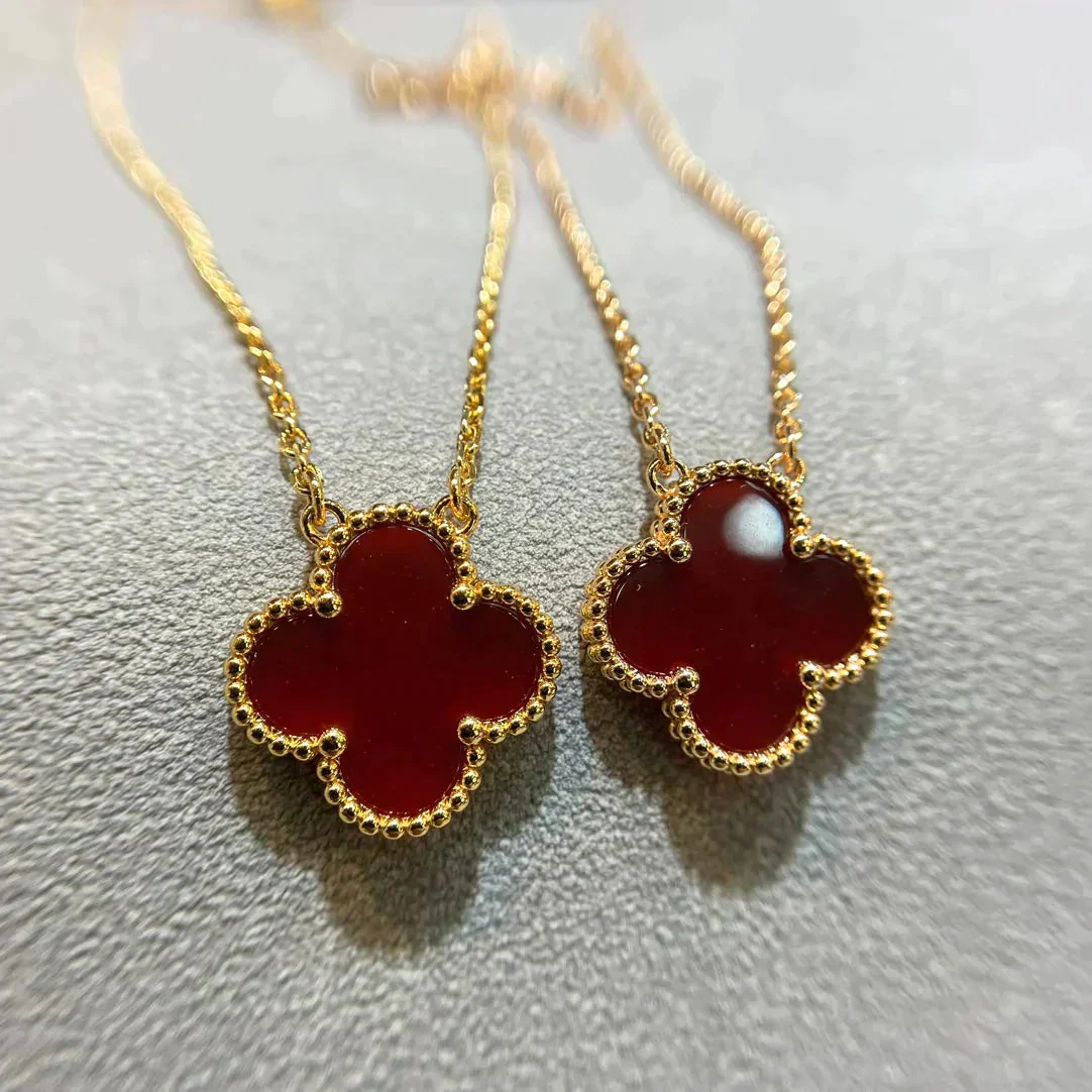 [Van Cleef & Arpels] 15MM CARNELIAN SINGLE FLOWER NECKLACE