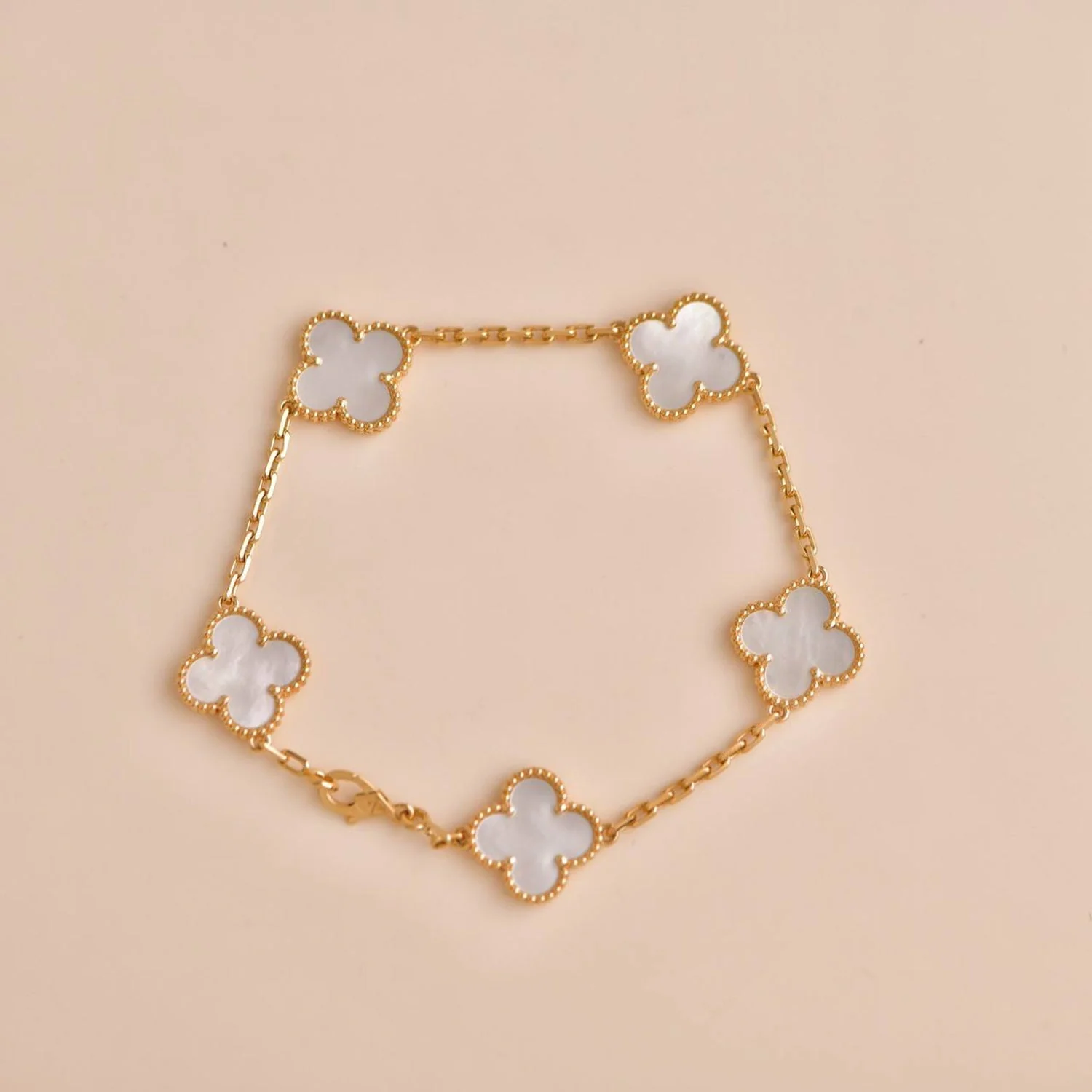 [Van Cleef & Arpels]  5 MOTIF WHITE MOP BRACELET