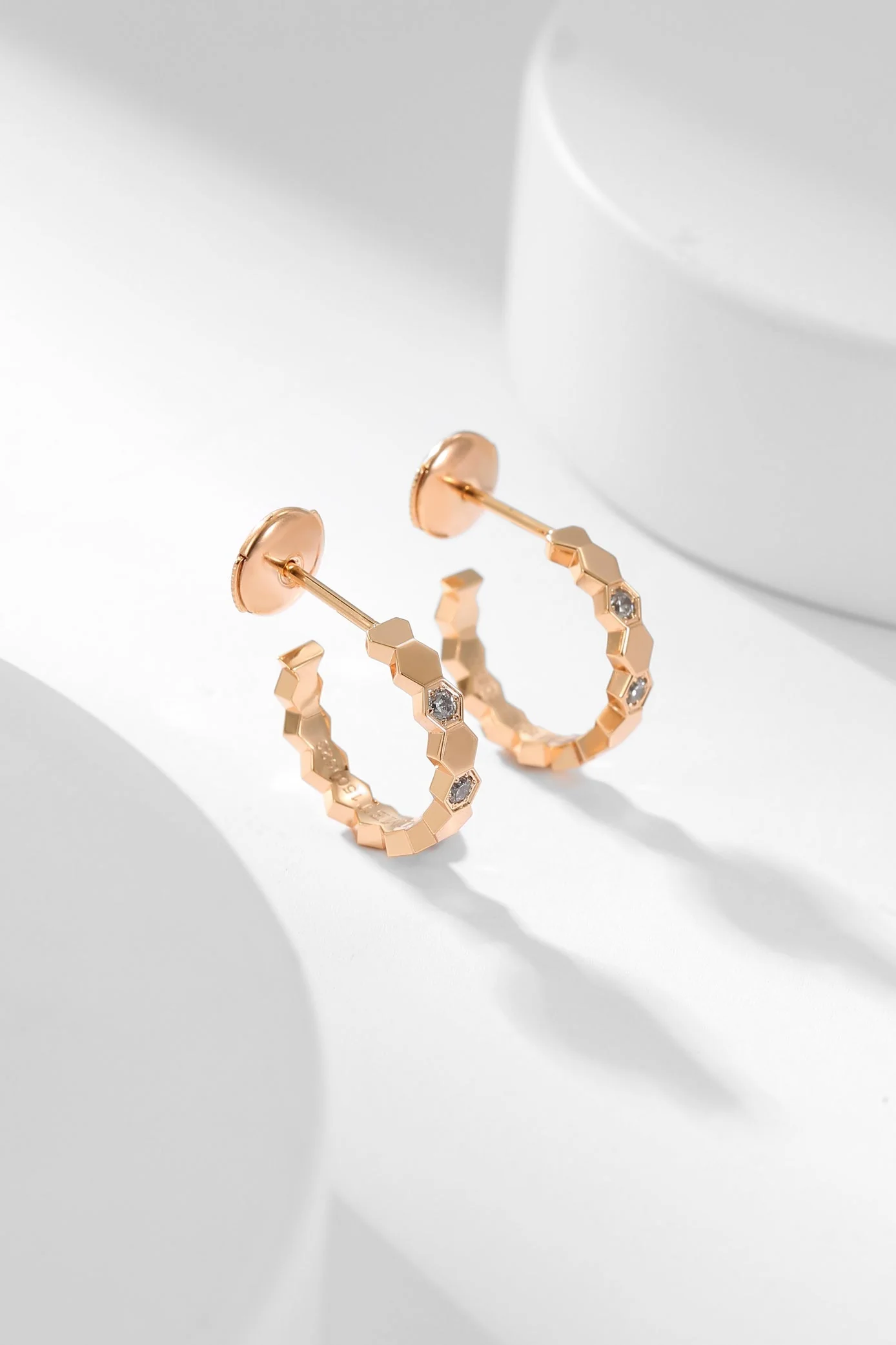 [Chaumet]BEE LOVE DIAMOND HOOP EARRINGS